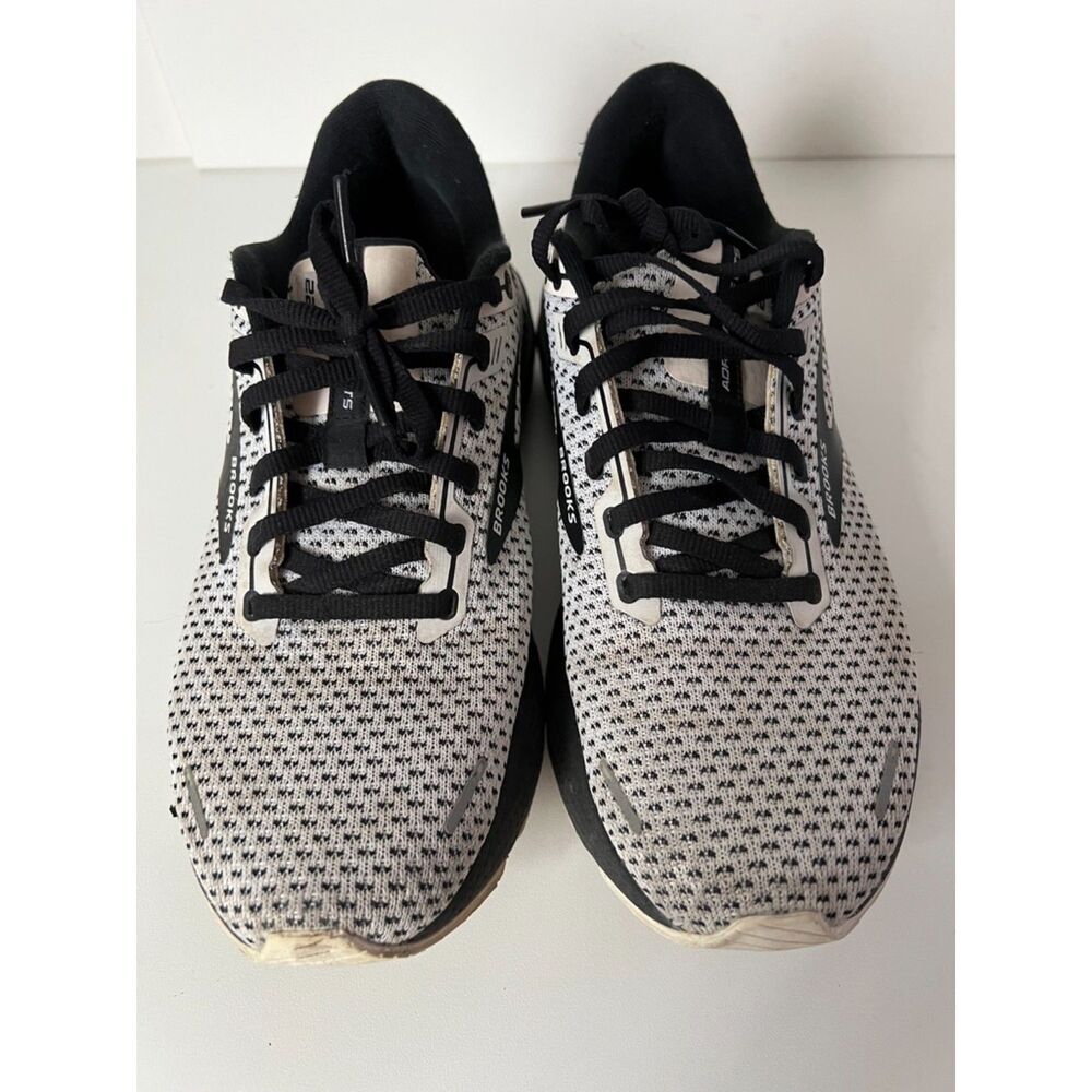 Brooks Women's Adrenaline GTS 22 running shoes. Size 9 (women).